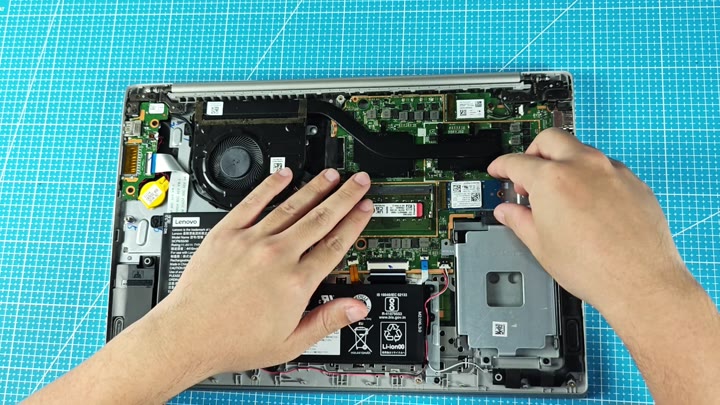 Disconnecting components near SSD slot Disconnecting components near SSD slot