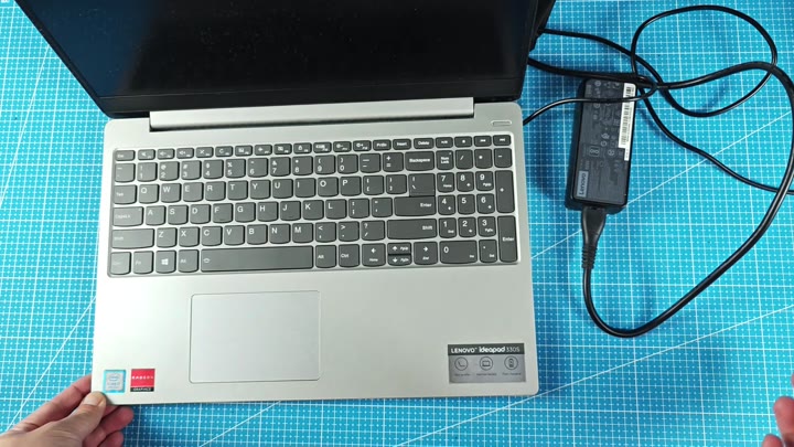 IdeaPad 330S powered on grid mat IdeaPad 330S powered on grid mat