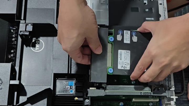 Inserting SSD into Dell server bay Inserting SSD into Dell server bay