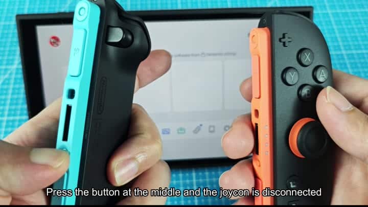 Joy-Con buttons facing forward Joy-Con buttons facing forward