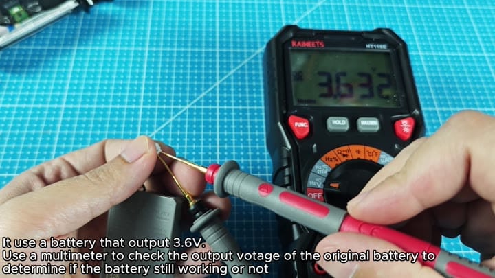 Measuring 3.6V battery with multimeter Measuring 3.6V battery with multimeter