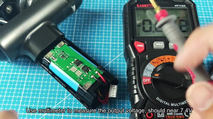 Measuring output voltage with multimeter Measuring output voltage with multimeter