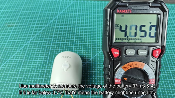 Multimeter measuring battery voltage Multimeter measuring battery voltage