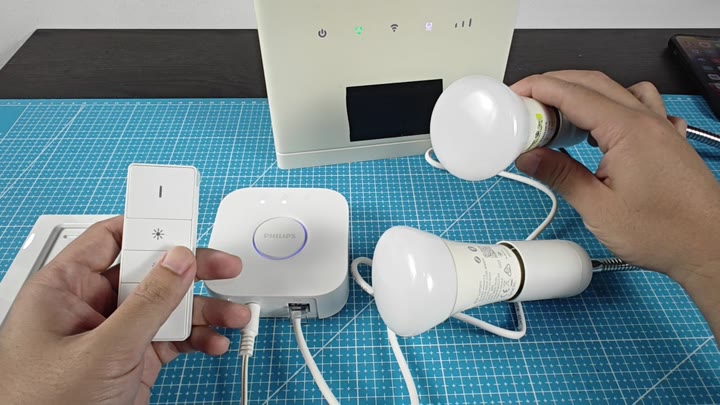 Philips Hue bridge and bulbs setup Philips Hue bridge and bulbs setup