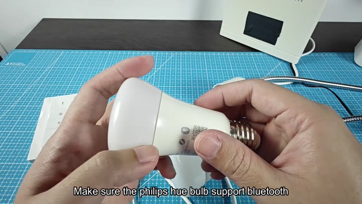 Philips Hue bulb with Bluetooth symbol Philips Hue bulb with Bluetooth symbol