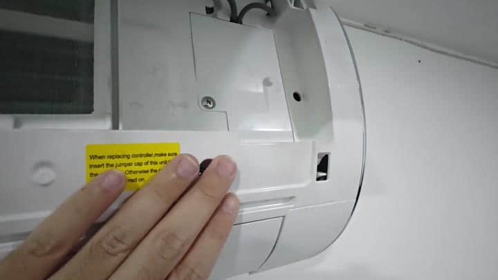 Pressing the side control button Pressing the side control button