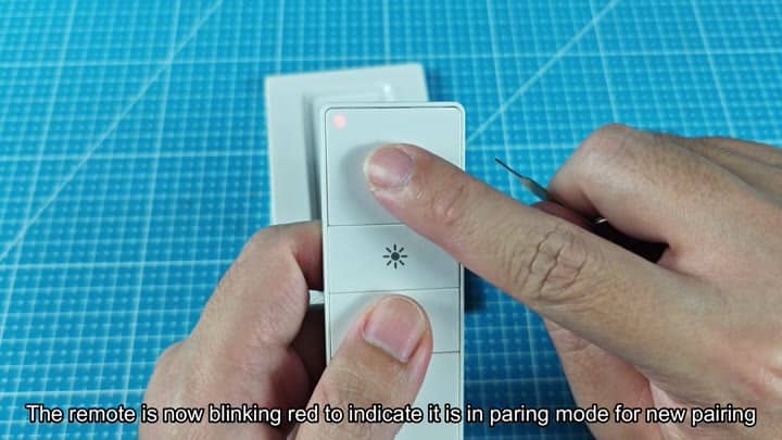 Red blinking LED indicates pairing mode Red blinking LED indicates pairing mode