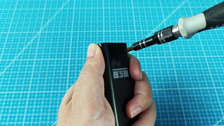 Removing screws with precision driver Removing screws with precision driver