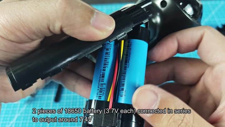 Two 18650 batteries in series Two 18650 batteries in series