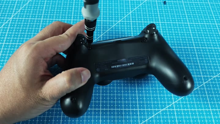 Unscrewing the PS4 controller base Unscrewing the PS4 controller base