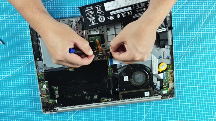 Using screwdriver on internal components Using screwdriver on internal components
